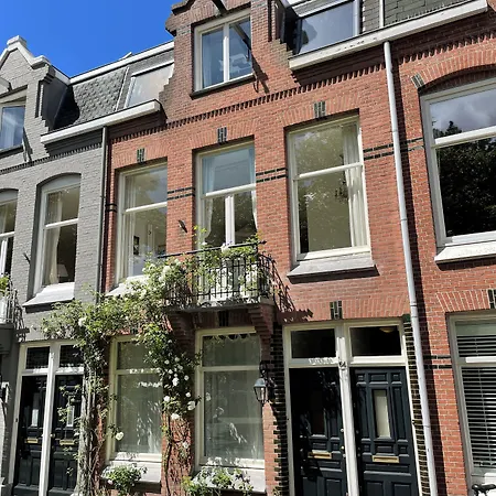 Couette-café Canal View 4*