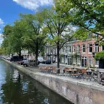 Canal View 4* Amszterdam